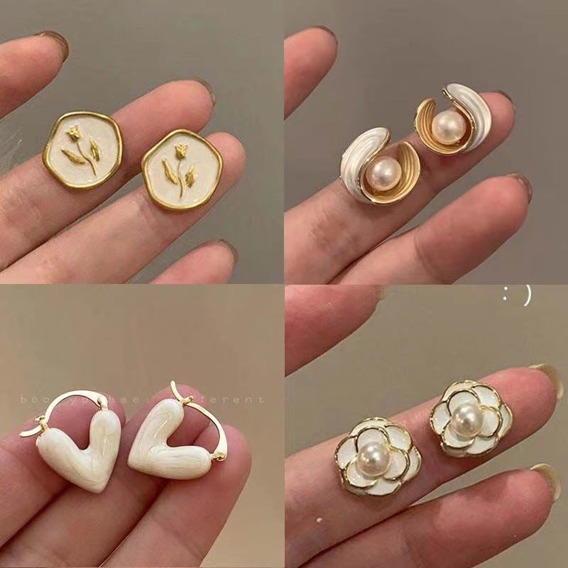 Women's Love Heart Fashionable Niche Design French Style Stud Earrings