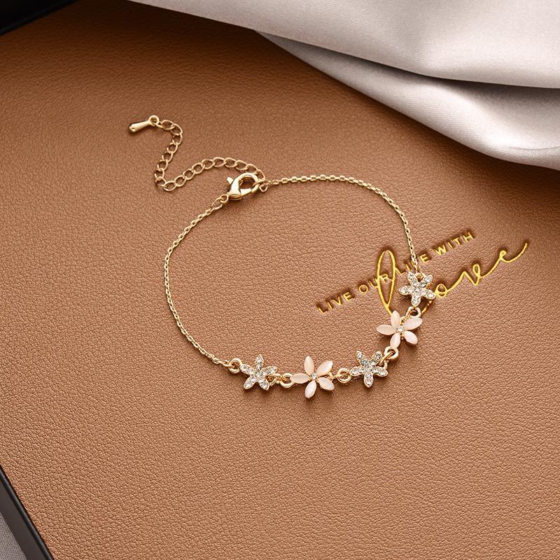 Women's Korean Pearl Simple Design Light Luxury Bracelets