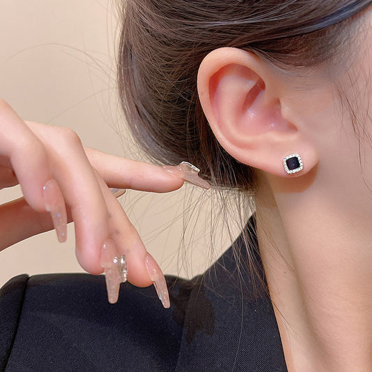 Women's Black Square Sier Needle Before Sleep Earrings