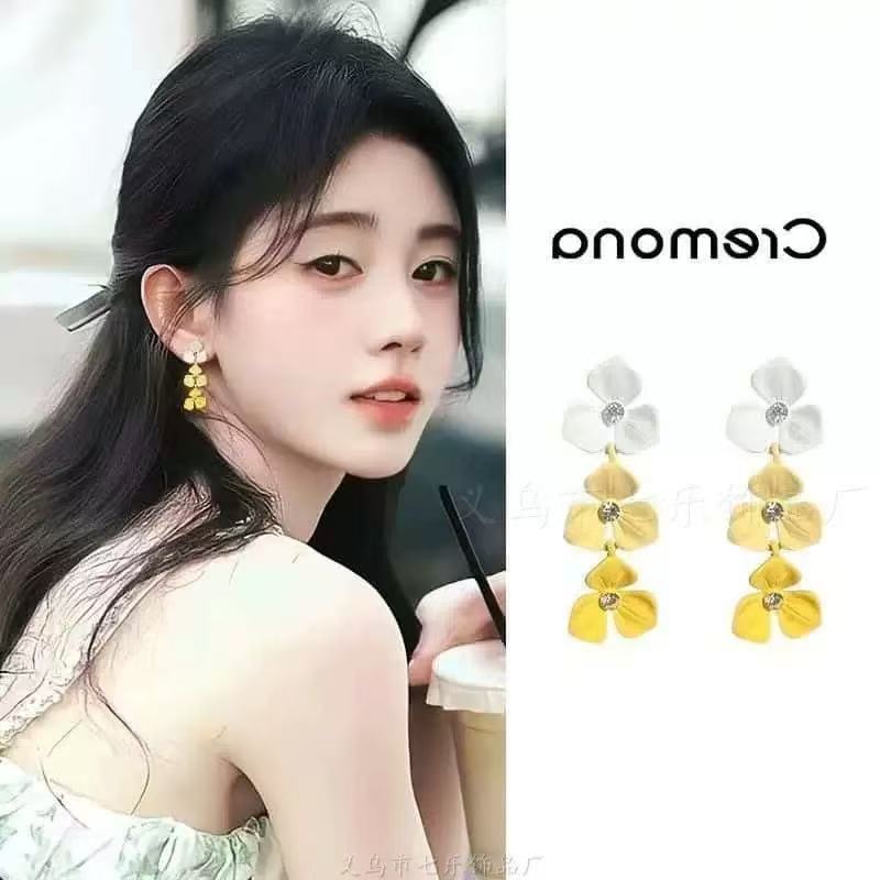 Women's Island Yi Straw Flower For Exaggerated Earrings