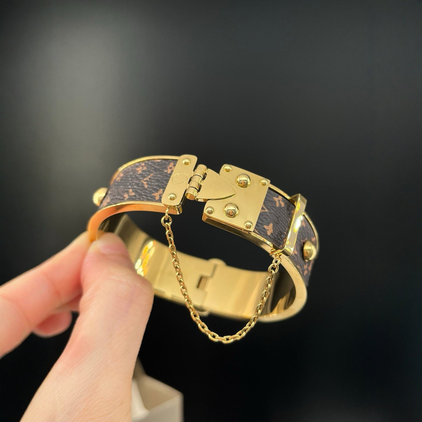 Women's & Men's Leather Wide V-shaped Buckle Affordable Luxury Fashion Couple Simple Bracelets