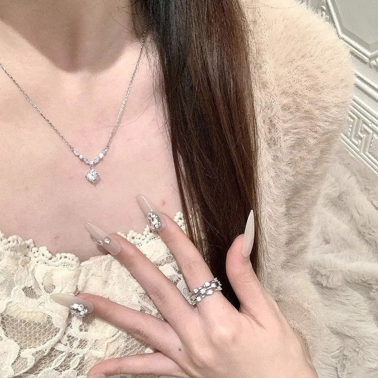 Women's Flower For Light Luxury Minority Design Vintage Sweater Chain Everyday Necklace