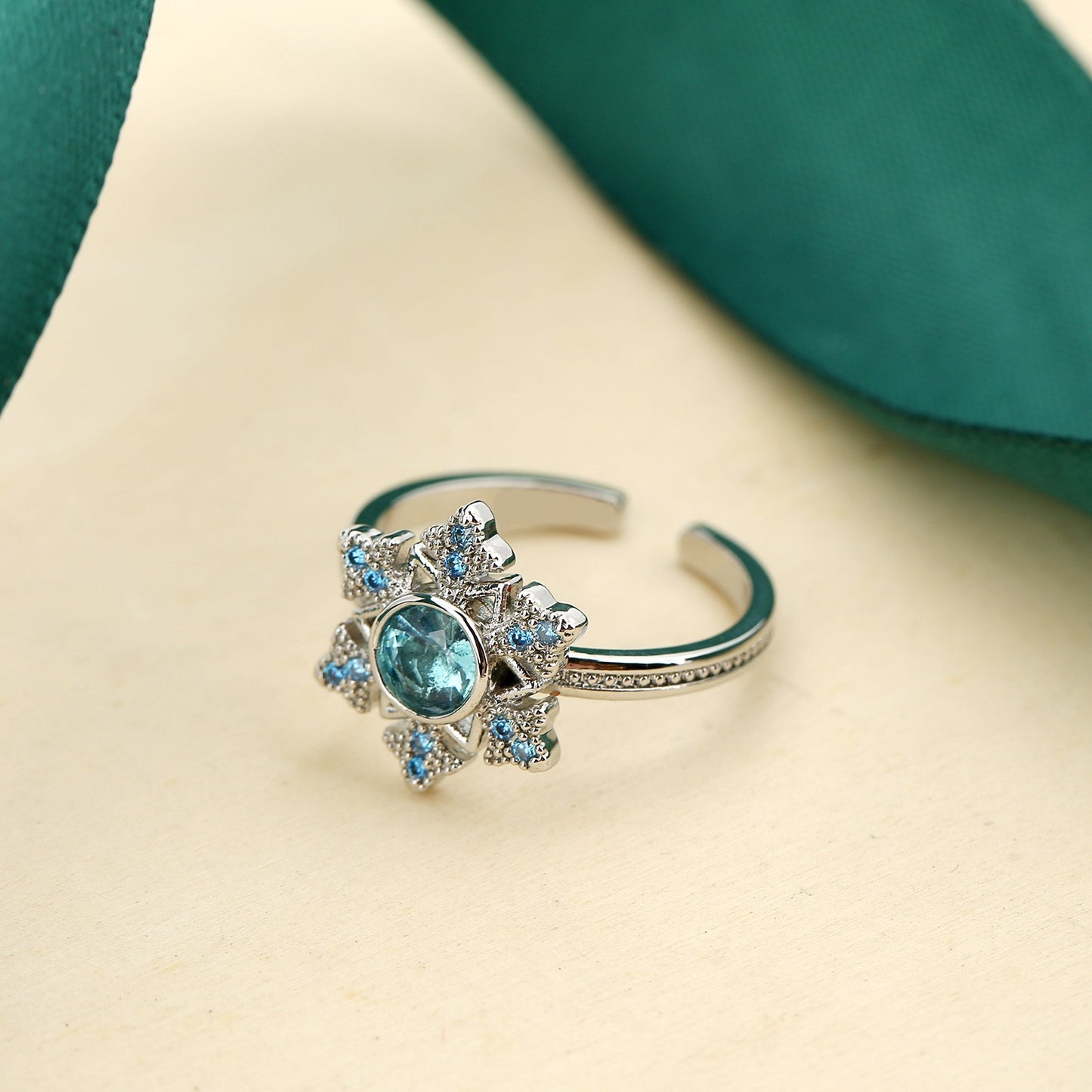 Fashion Micro Inlaid Zircon Sweet Sapphire Rings