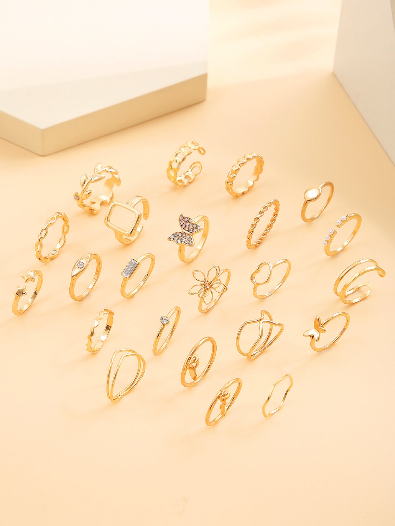 Women's Butterfly Loving Heart With Opening Fashion Rings