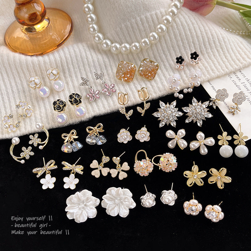 Women's Sier Needle Fresh Flower For Light Luxury Minority High-grade Pearl Stud Earrings