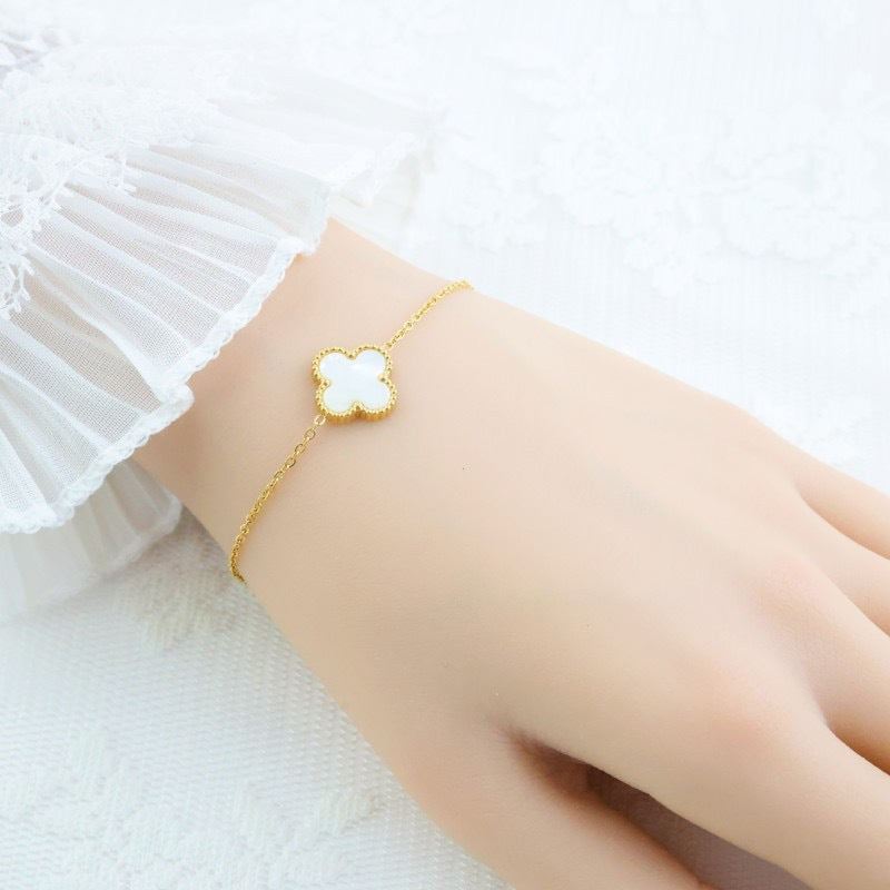Four-leaf Clover Single Flower Pastoral Style Bracelet