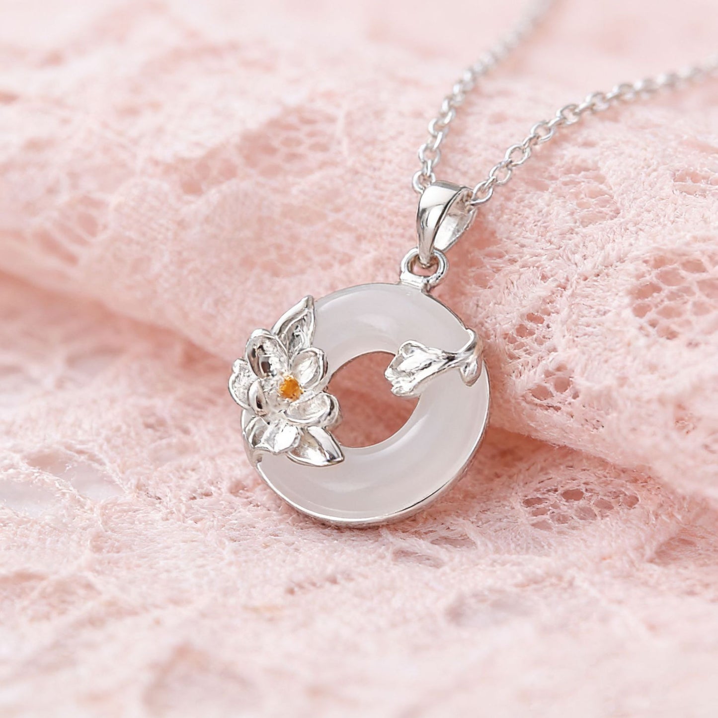 Women's Buckle Light Luxury Ancient Style Chalcedony Clavicle Necklace