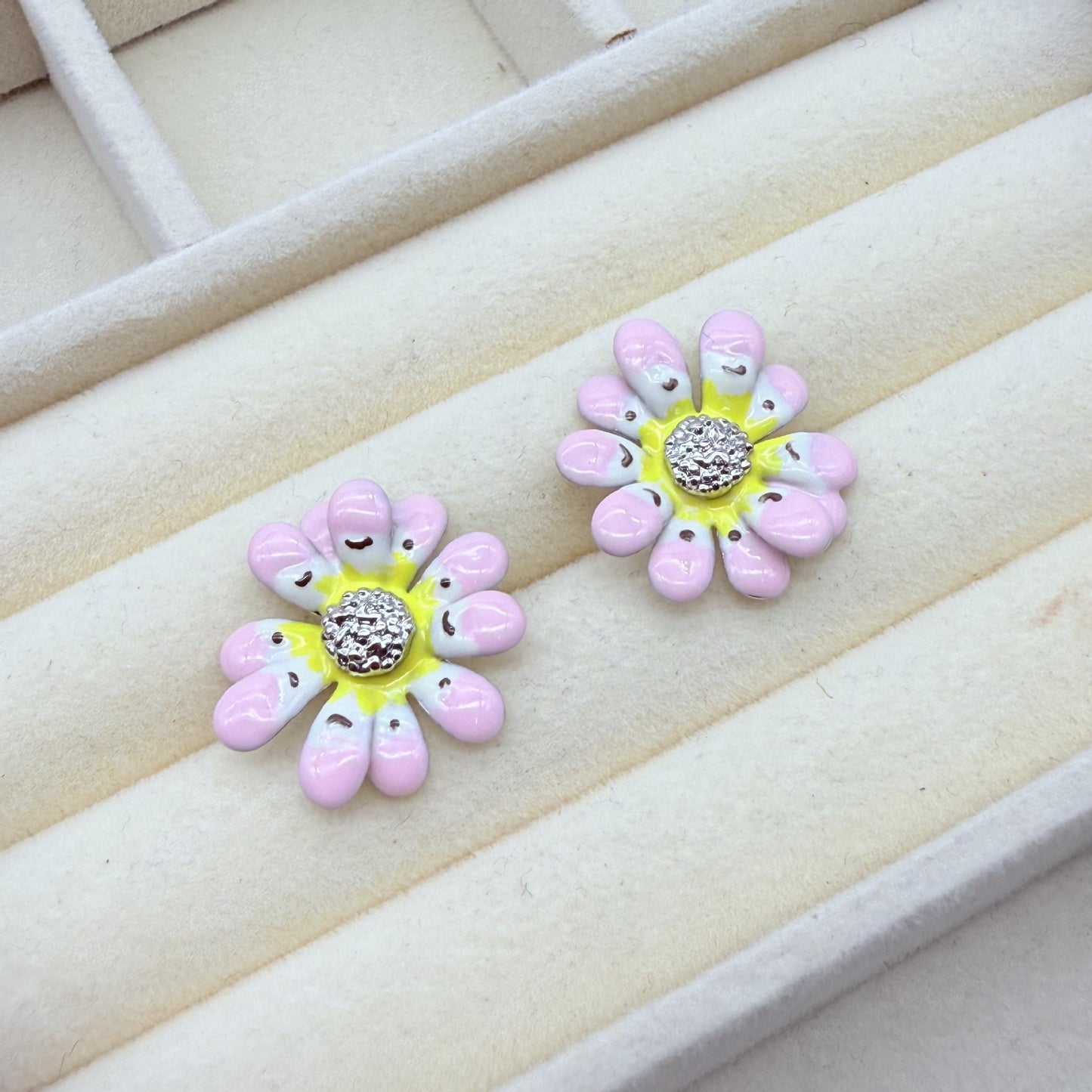 Daisy Female Niche Design Dopamine Color Elegant Earrings