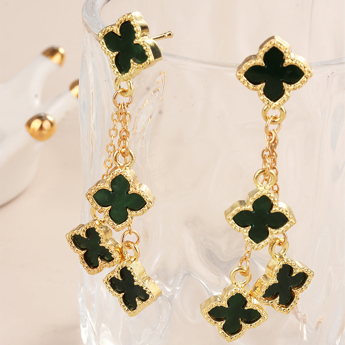 Women's Luxury Four-leaf Clover Alloy Flower Fashion Bracelet