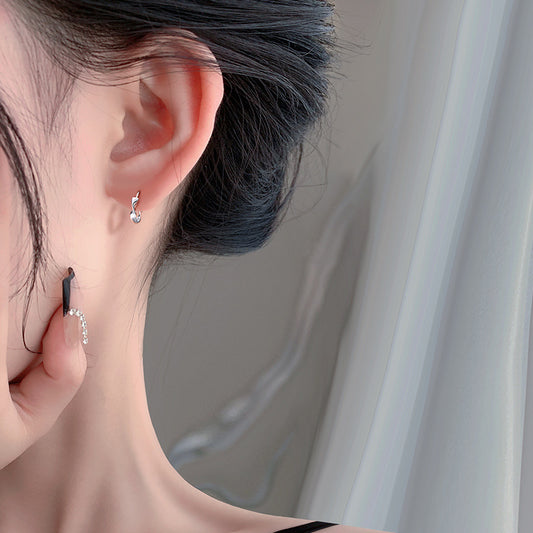 Strip Clip Minimalist Design Trap Hole Ear Buckle