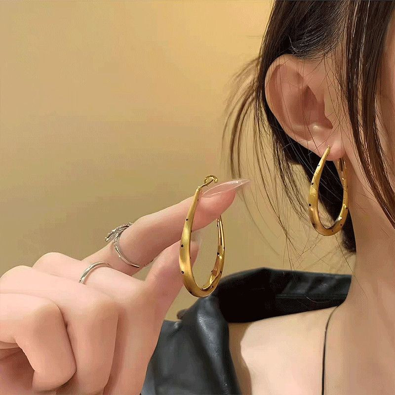 Women's Style Circle Polka Dot Eardrop Korean Niche Temperament Fashionable Earrings