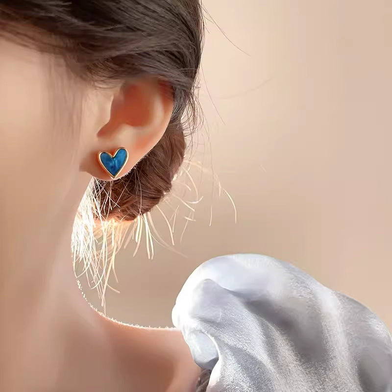 Women's Loving Heart Retro High-grade Light Luxury Stud Earrings