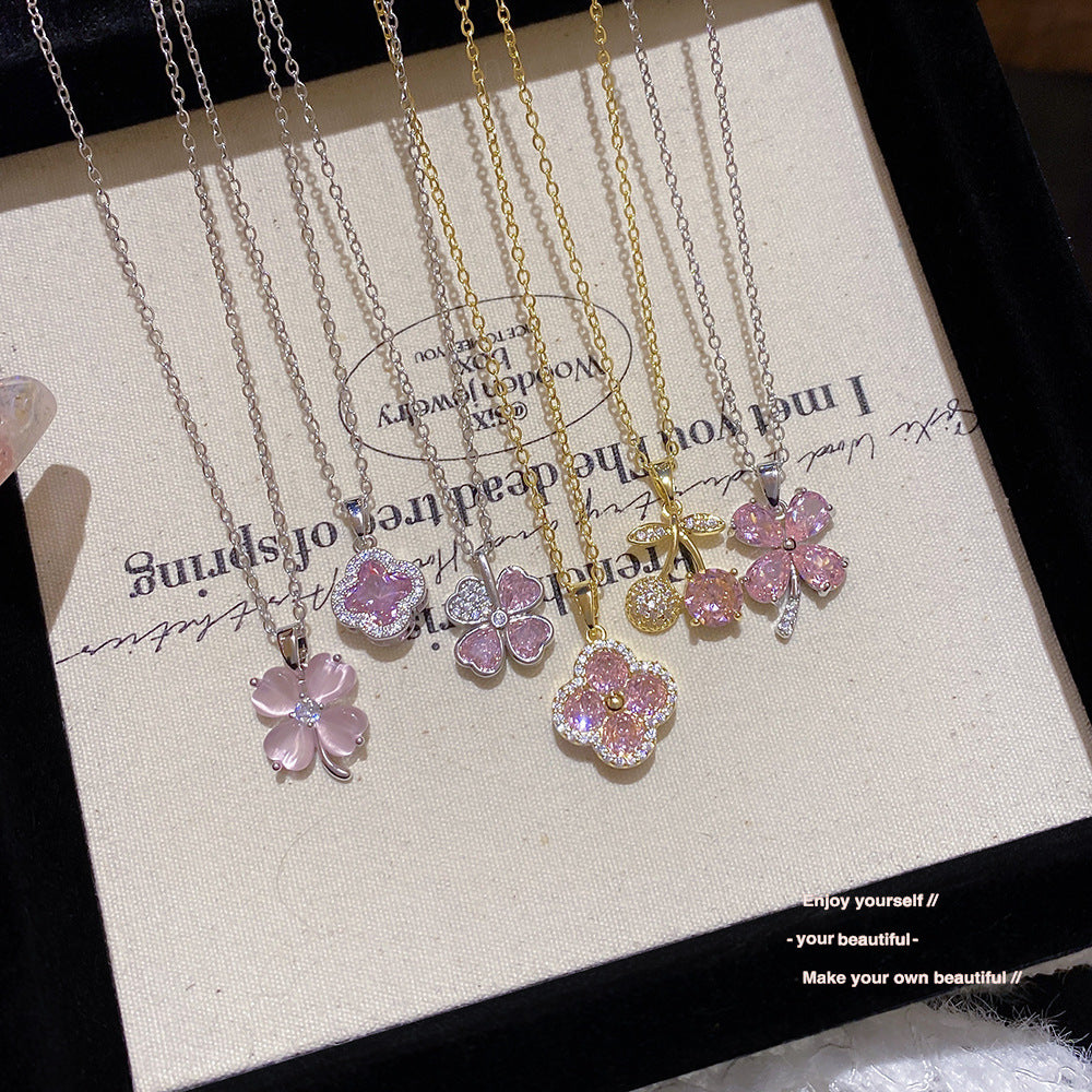 Women's Peach-colored Sweet Four-leaf Light Luxury Fashionable Versatile Clavicle Necklace