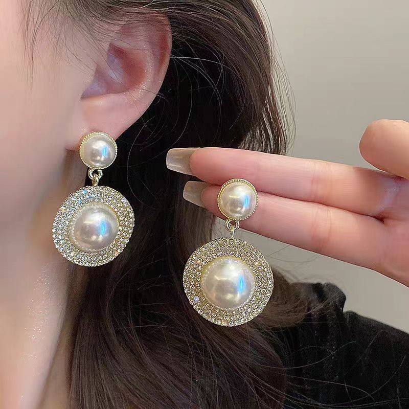 Women's Elegant Delicate Pearl Fashionable Niche Temperament Earrings