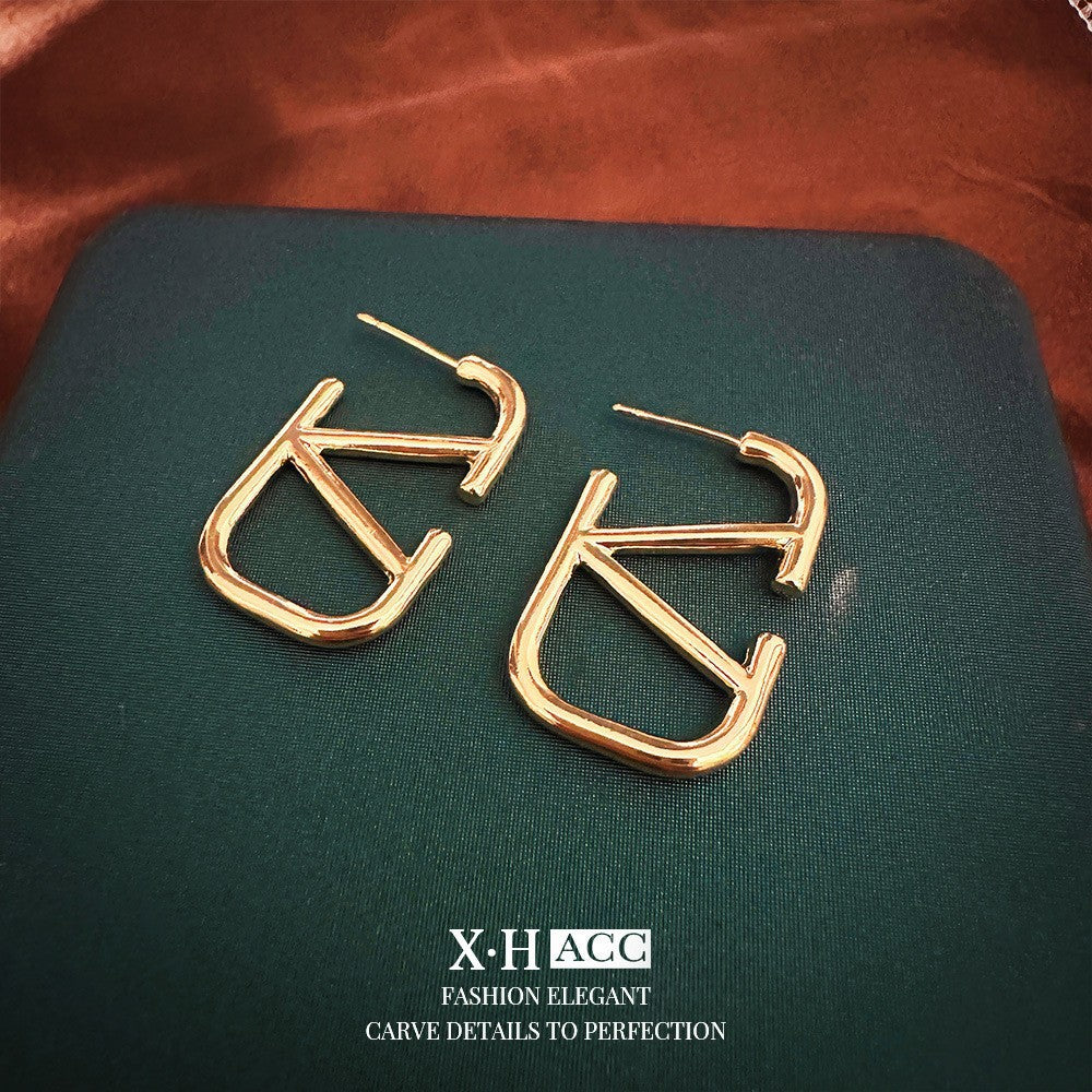 Fashionable Metal Texture Light Luxury Simple Earrings