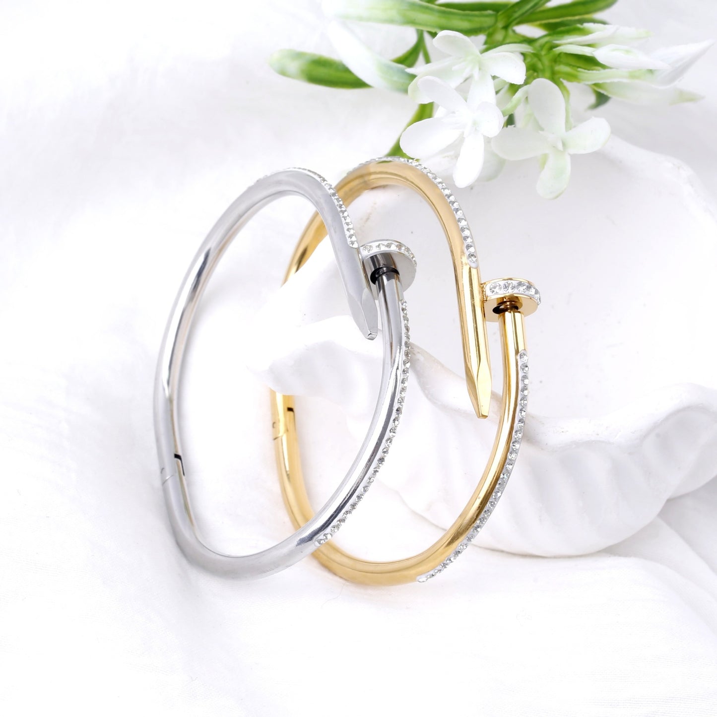 Women's Diamond Oval Button Vintage Court Style Light Luxury Bracelet
