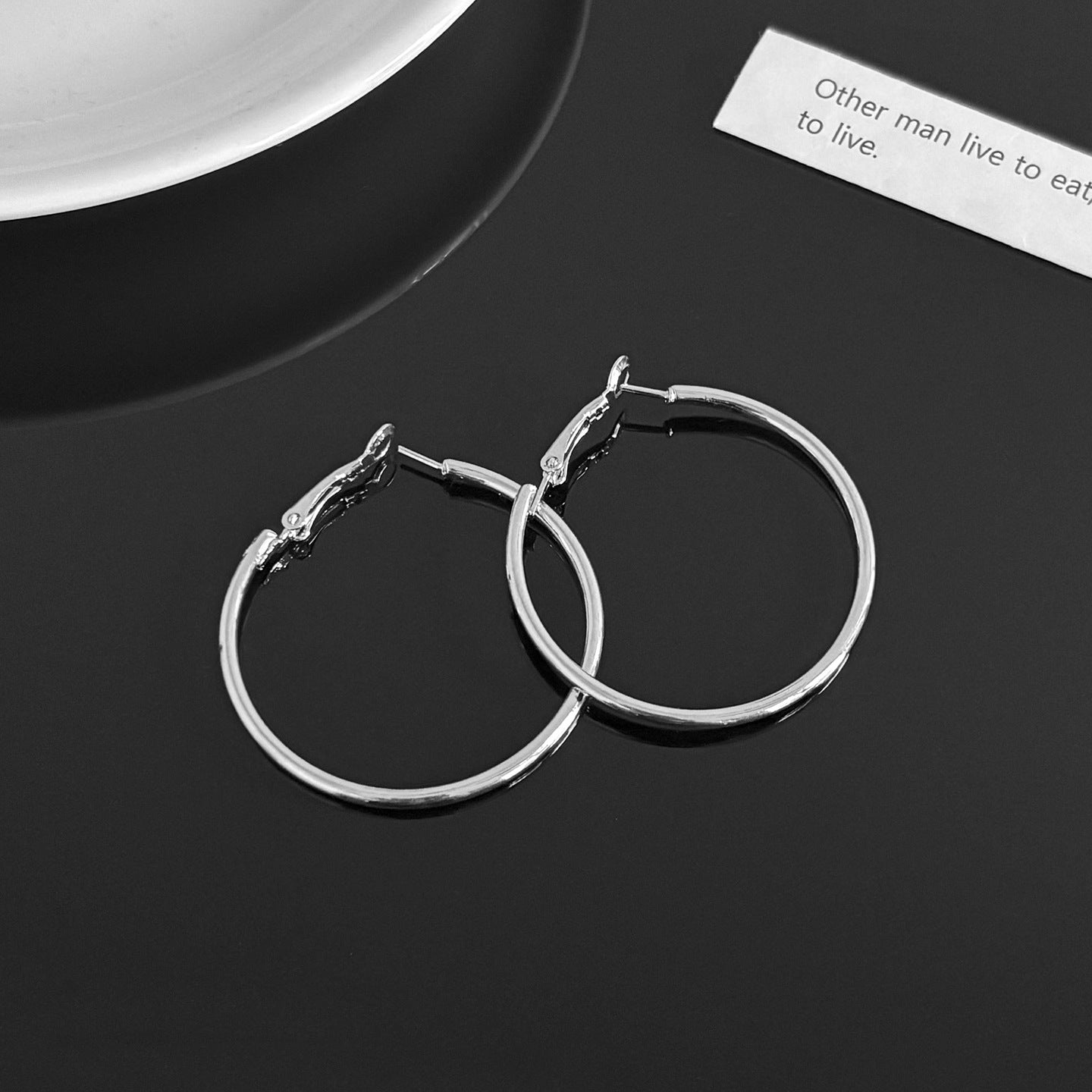 Women's Korean Style Metal Alloy Pearl High-grade Long Stall Light Stud Earrings