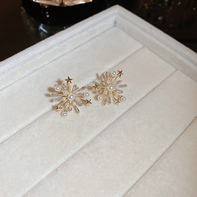 Women's Pearl Flower Fashionable High-grade French Entry Earrings