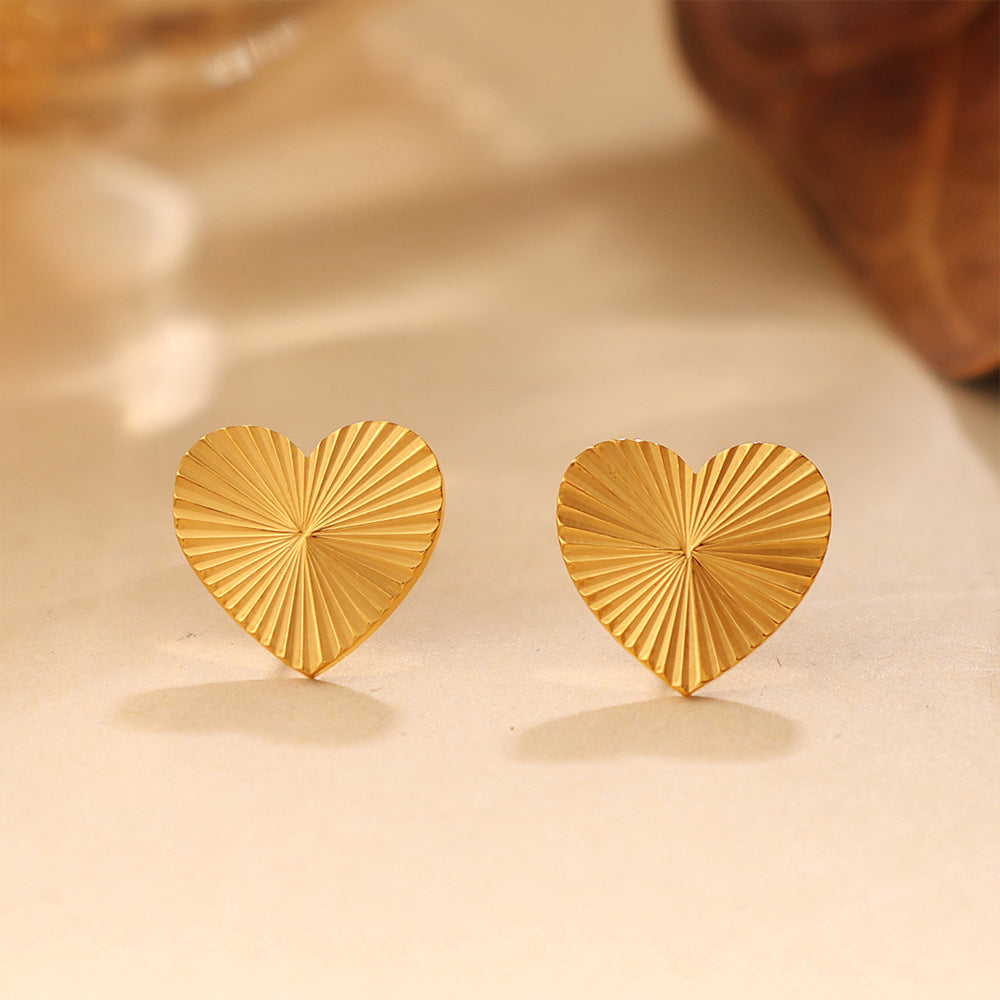 Retro Gold Irregular White Shell Love Heart Fashion Simple Style Stud Earrings