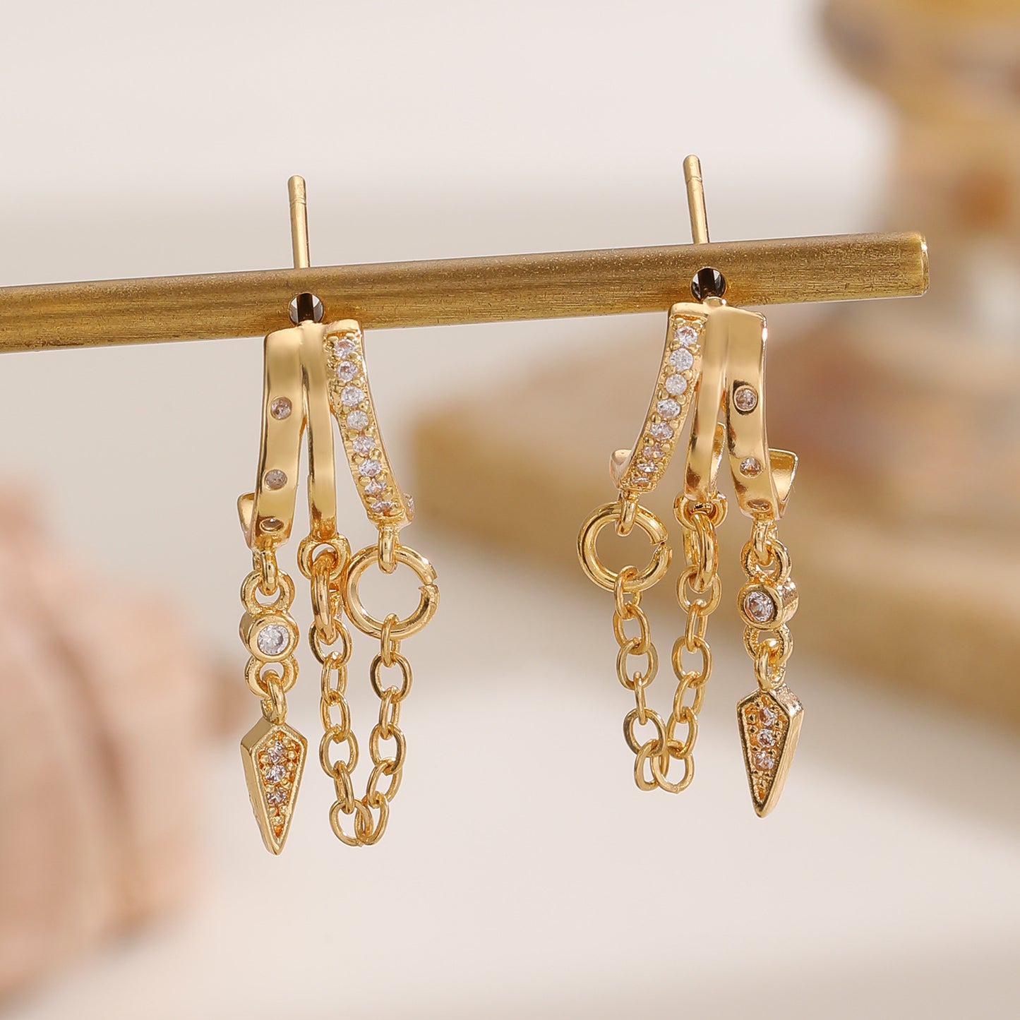 Women's Luxury Fashion Electroplated Personalized Creative Design Inlaid Zircon Sense Stud Earrings