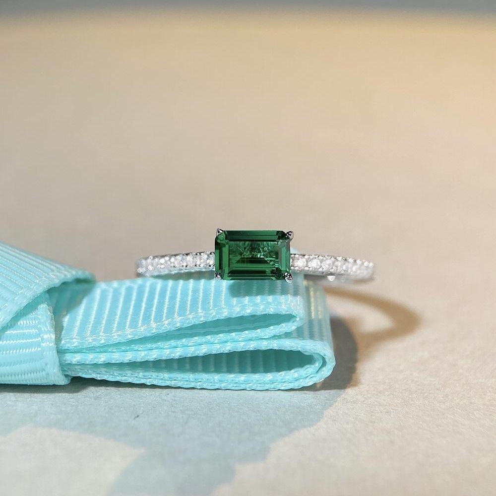 Women's Sier Emerald Diamond Style Simple Small Sugar Cube Rings