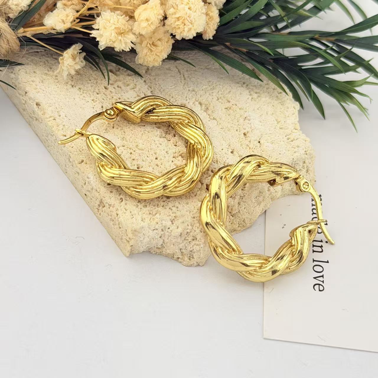 Twist Pleated Design Shaped Fashion Commuter Style Simple Versatile Elegant Earrings