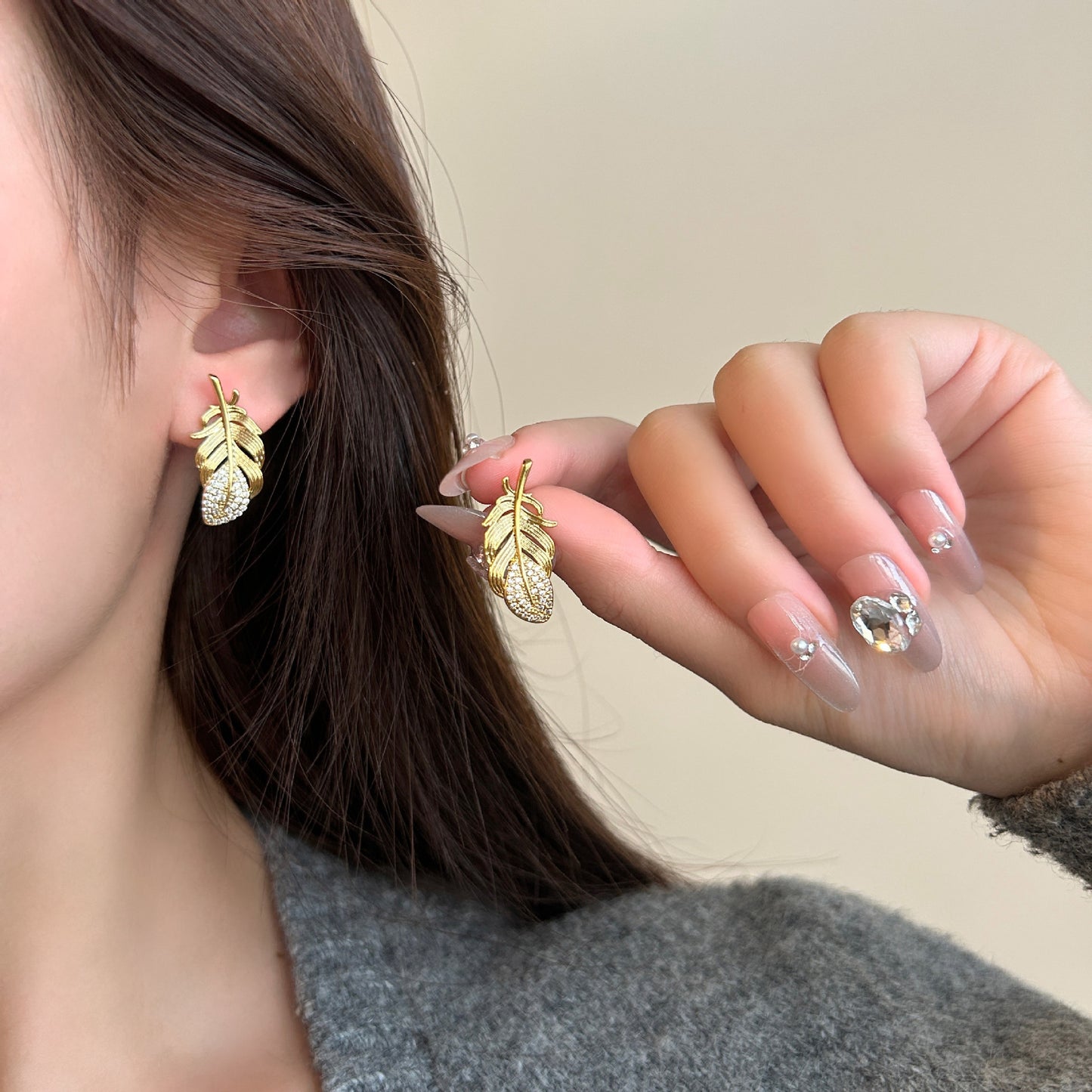 Design High-grade Light Luxury Metal Feather Fashionable Temperamental Refined Earrings