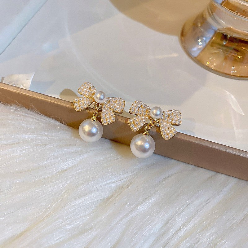 Women's Pearl Flower Fashionable High-grade French Entry Earrings