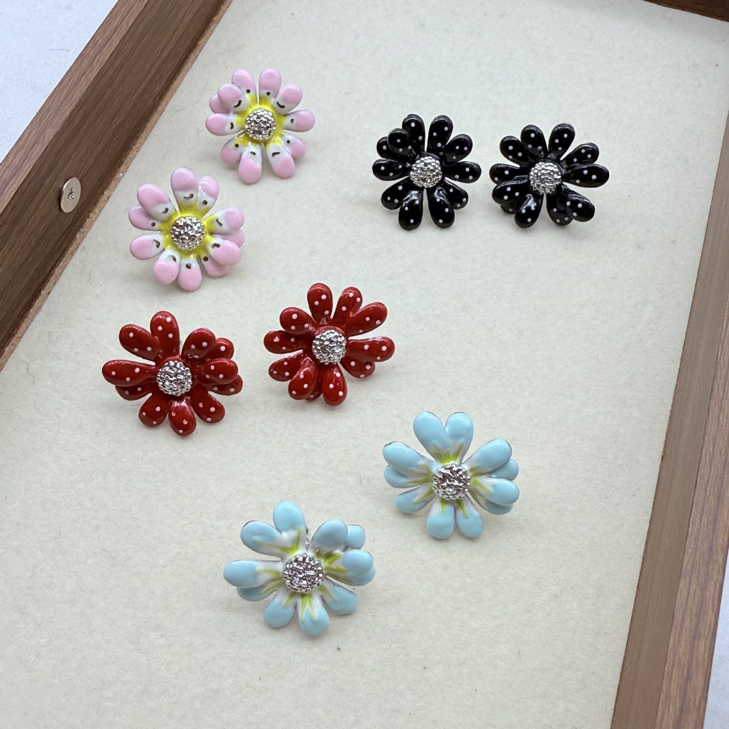 Daisy Female Niche Design Dopamine Color Elegant Earrings