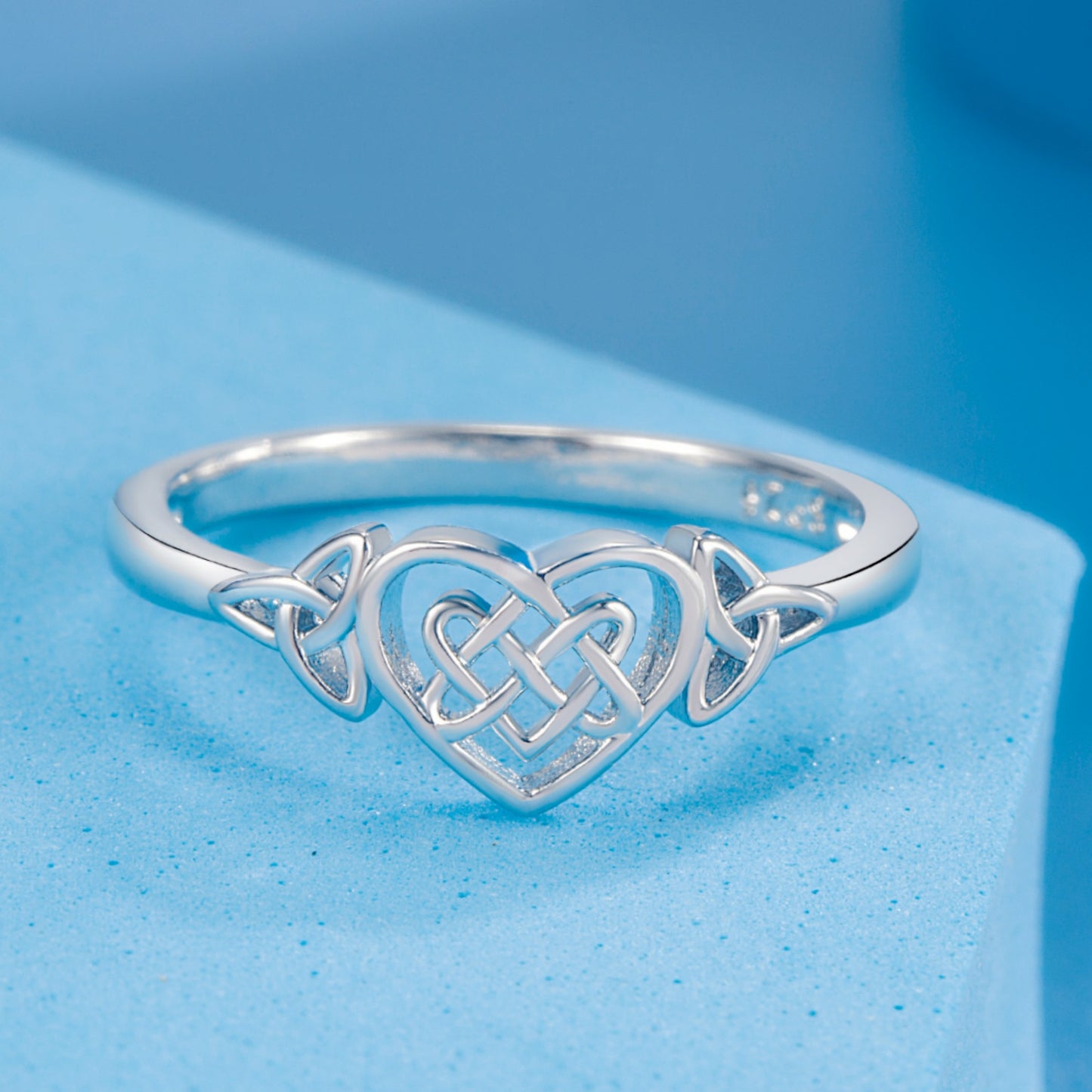 Classic Simple Interwoven Love Heart-shaped Knotted Rings