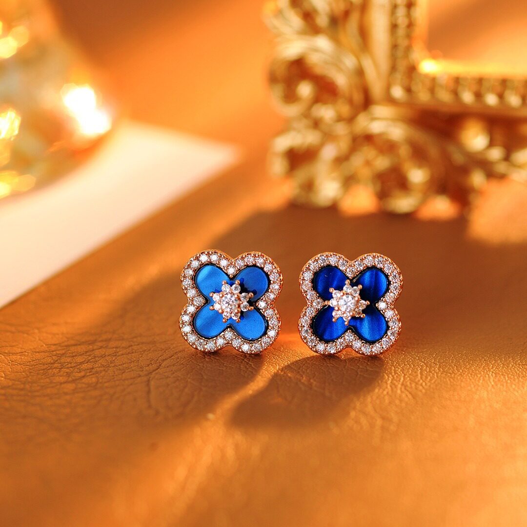 Women's Inlaid Zircon Lucky Four-leaf Flower Pink Imitation Fritillary Sier Light Stud Earrings