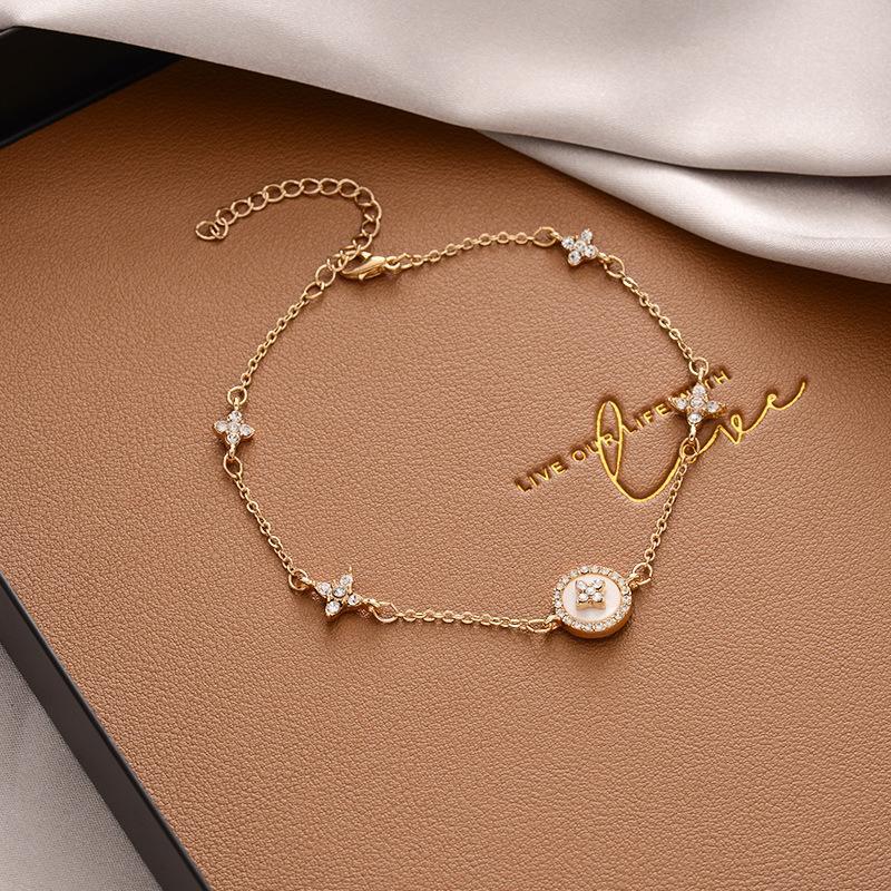 Women's Korean Pearl Simple Design Light Luxury Bracelets