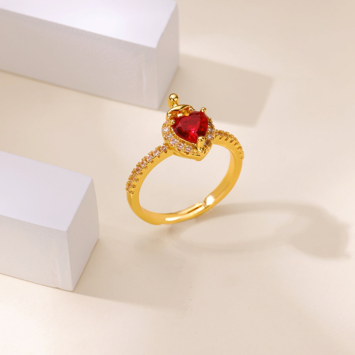 Women's Pink Loving Heart Zircon Gold-plated Starry Border Ring