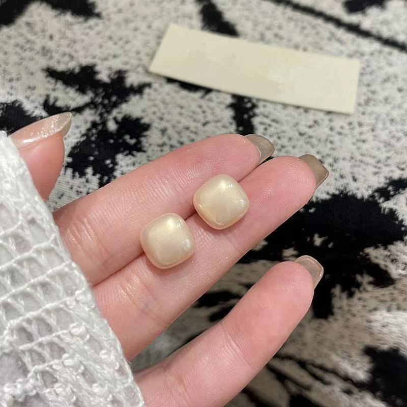 Women's Light Luxury High-grade Sense Niche Temperament Stud Earrings