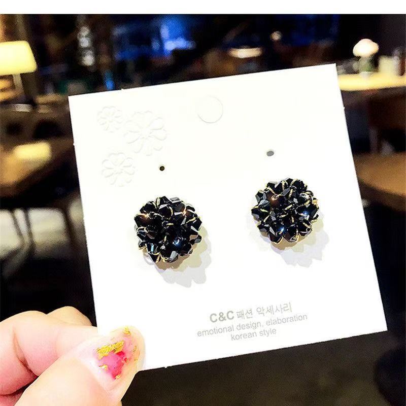 Women's Wild Crystal Flowers High-grade Ear Hipster Fashion Stud Earrings