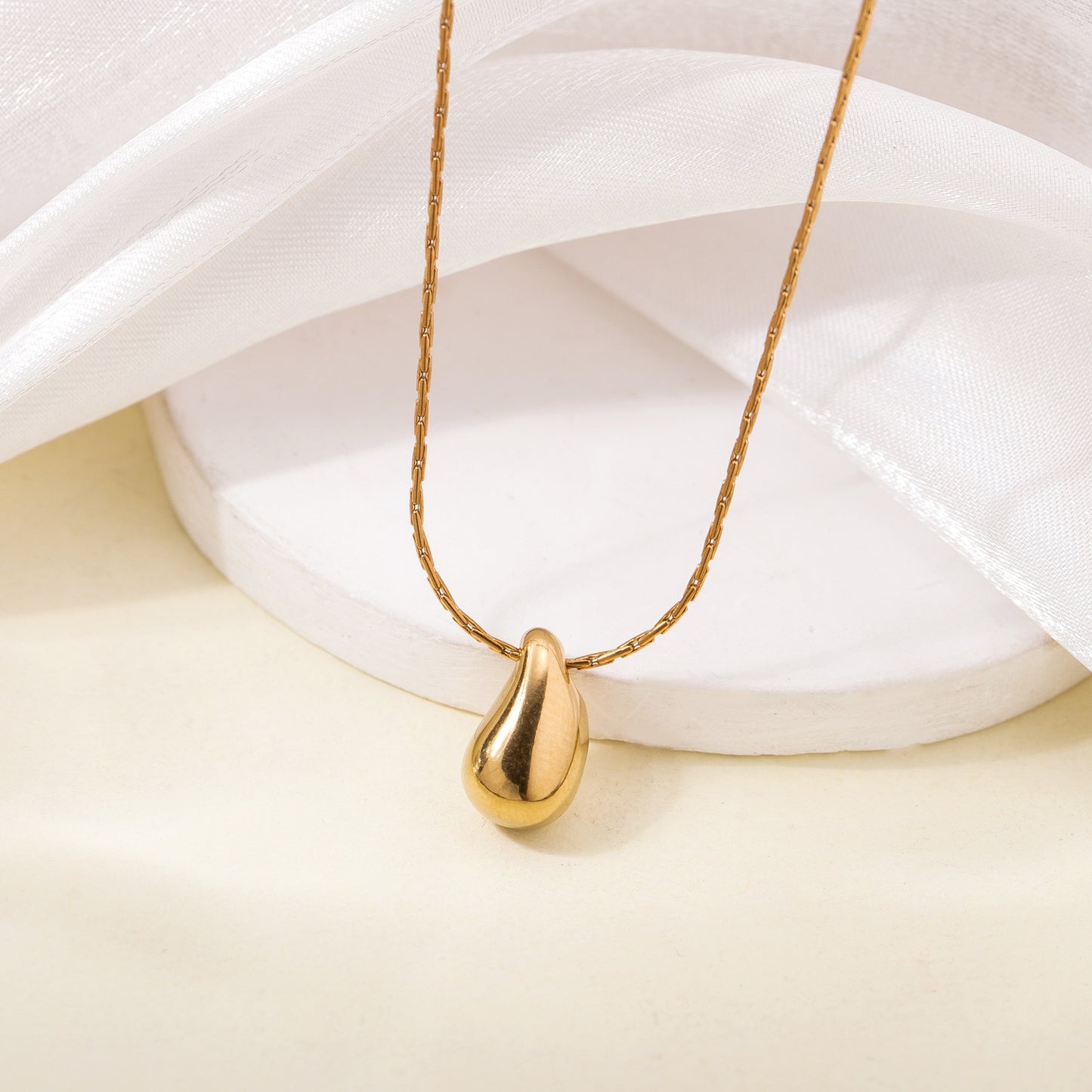 Water Drop Female Niche Bag Simple Affordable Luxury Fashion Temperament Necklace
