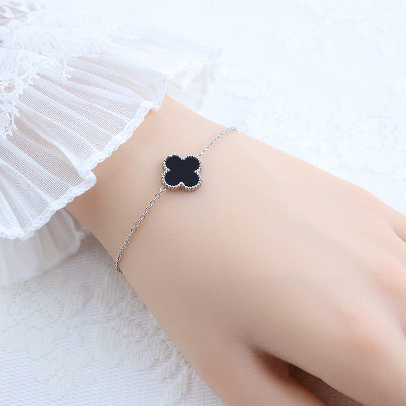 Four-leaf Clover Single Flower Pastoral Style Bracelet