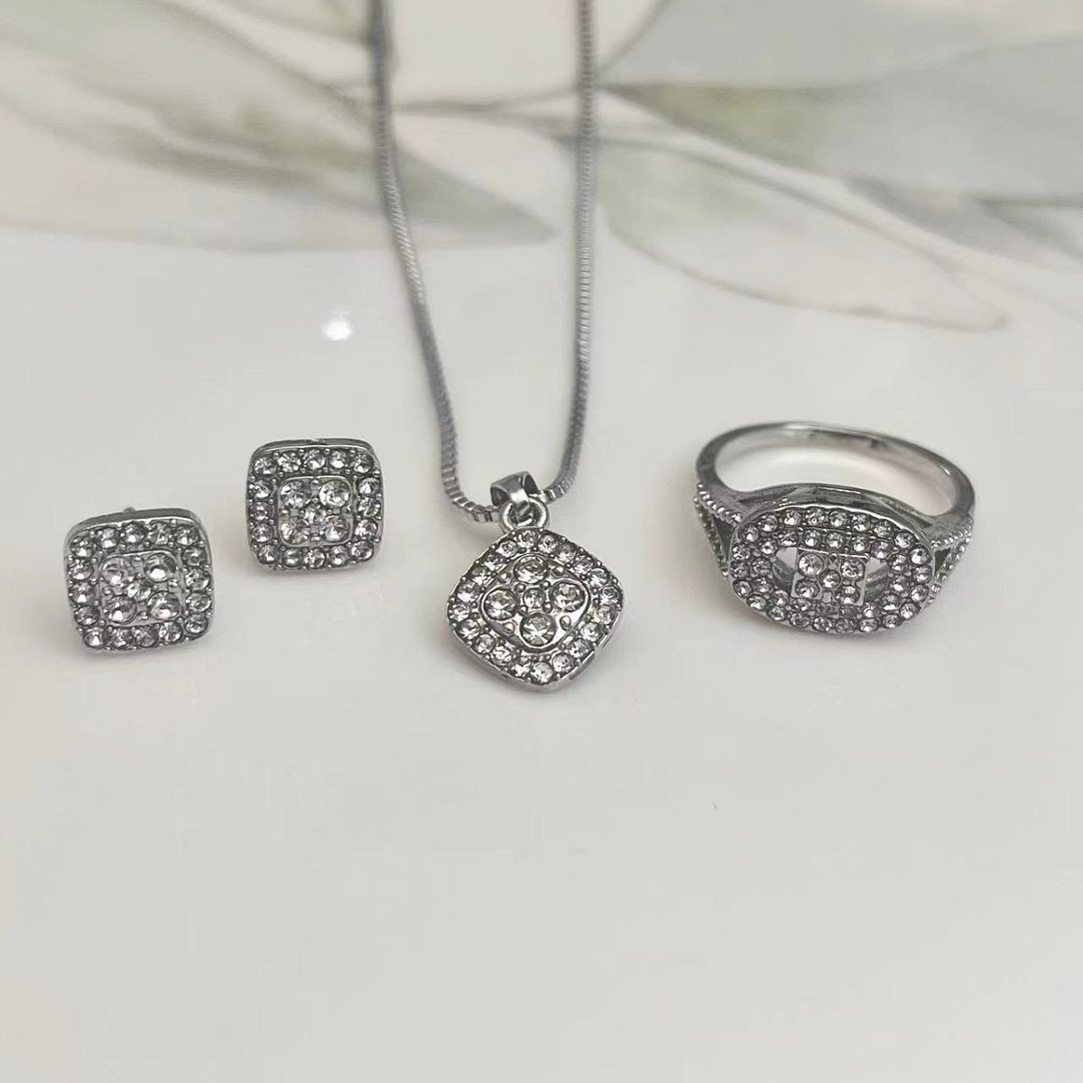 Attractive Casual Women's Special Interest Light Jewelry Set