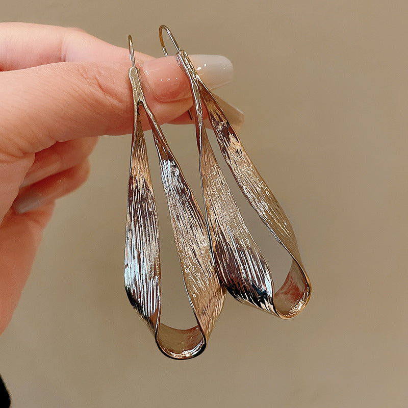 Women's Needle Round Curved Geometric Ear Retro Personalized Temperamental Light Luxury Earrings