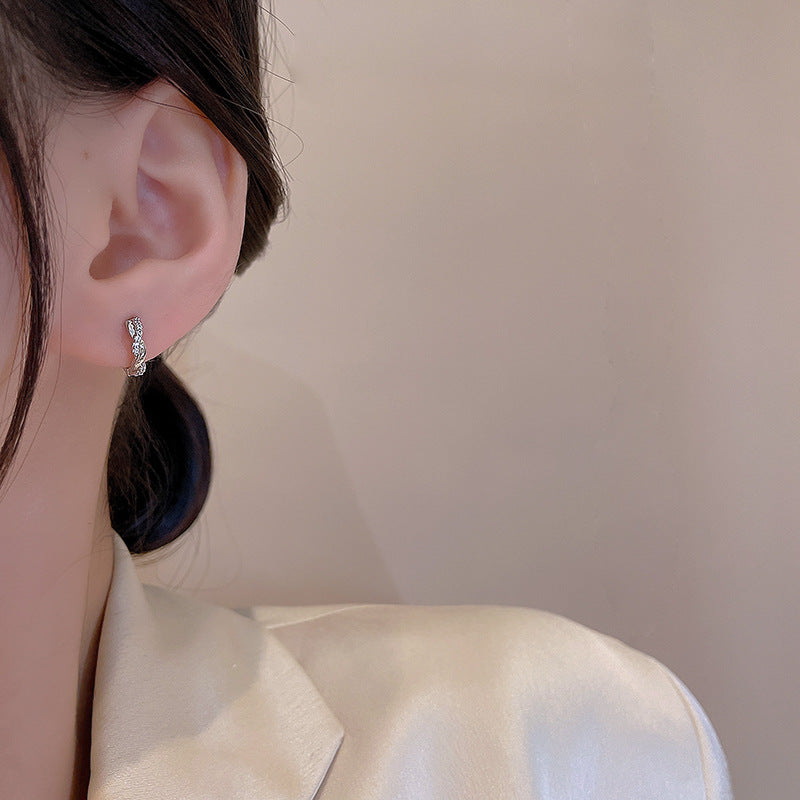 Women's Winding Circle Ear Clip Cold Wind Minority Simple Personalized Earrings