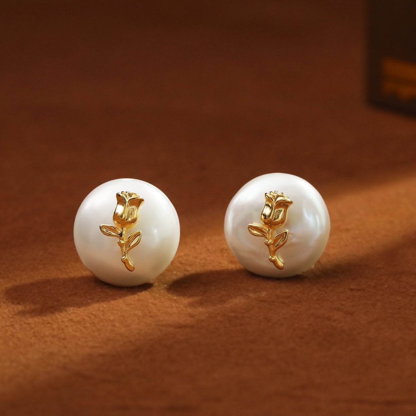 Women's Freshwater Pearl Ear Retro Hipster Tulip Gold Plated Earrings