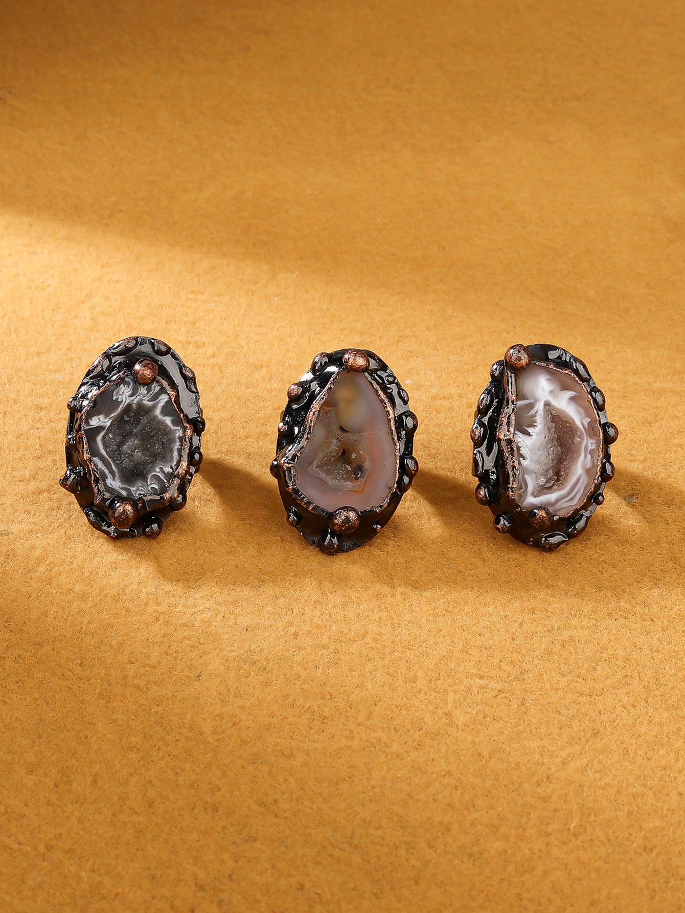 Women's Retro Style Natural Crystal Hole Agate Handmade Welding Electroplating Bronze Rings