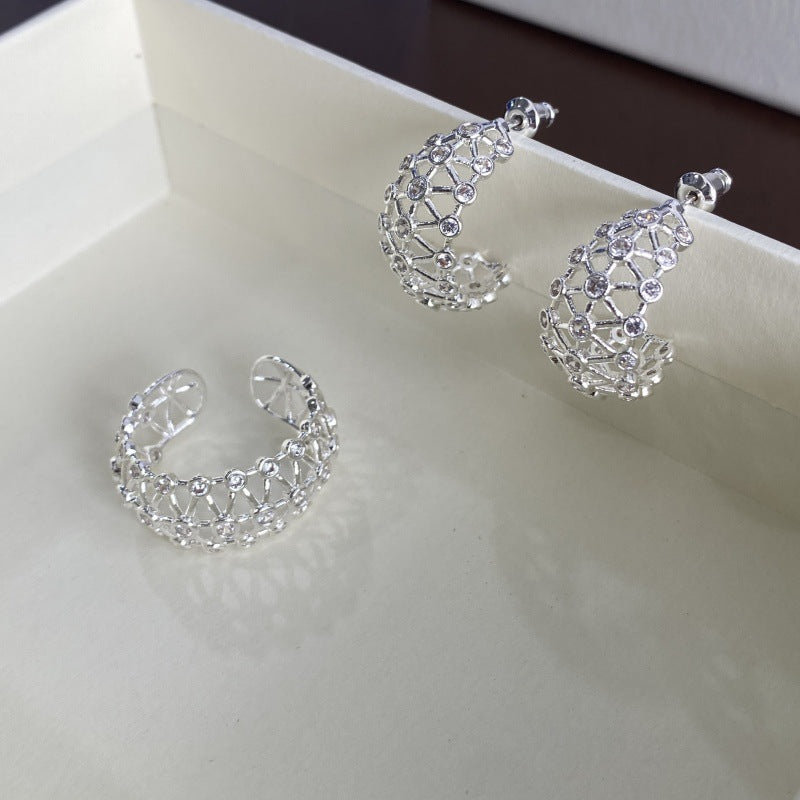 Star Weaving Hollow Ear Shaped Female Design Earrings