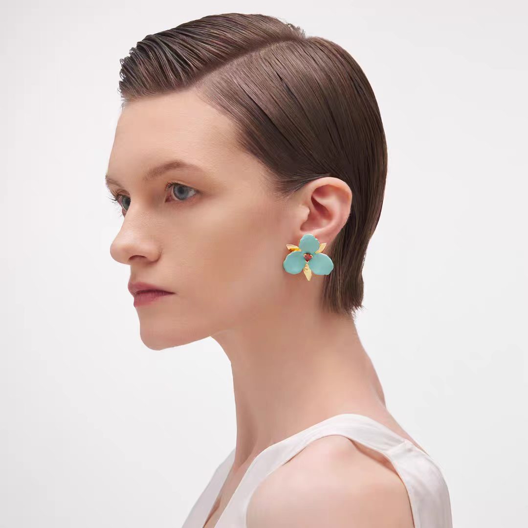Women's Retro High Sense Simple Niche Design Flower Stud Earrings