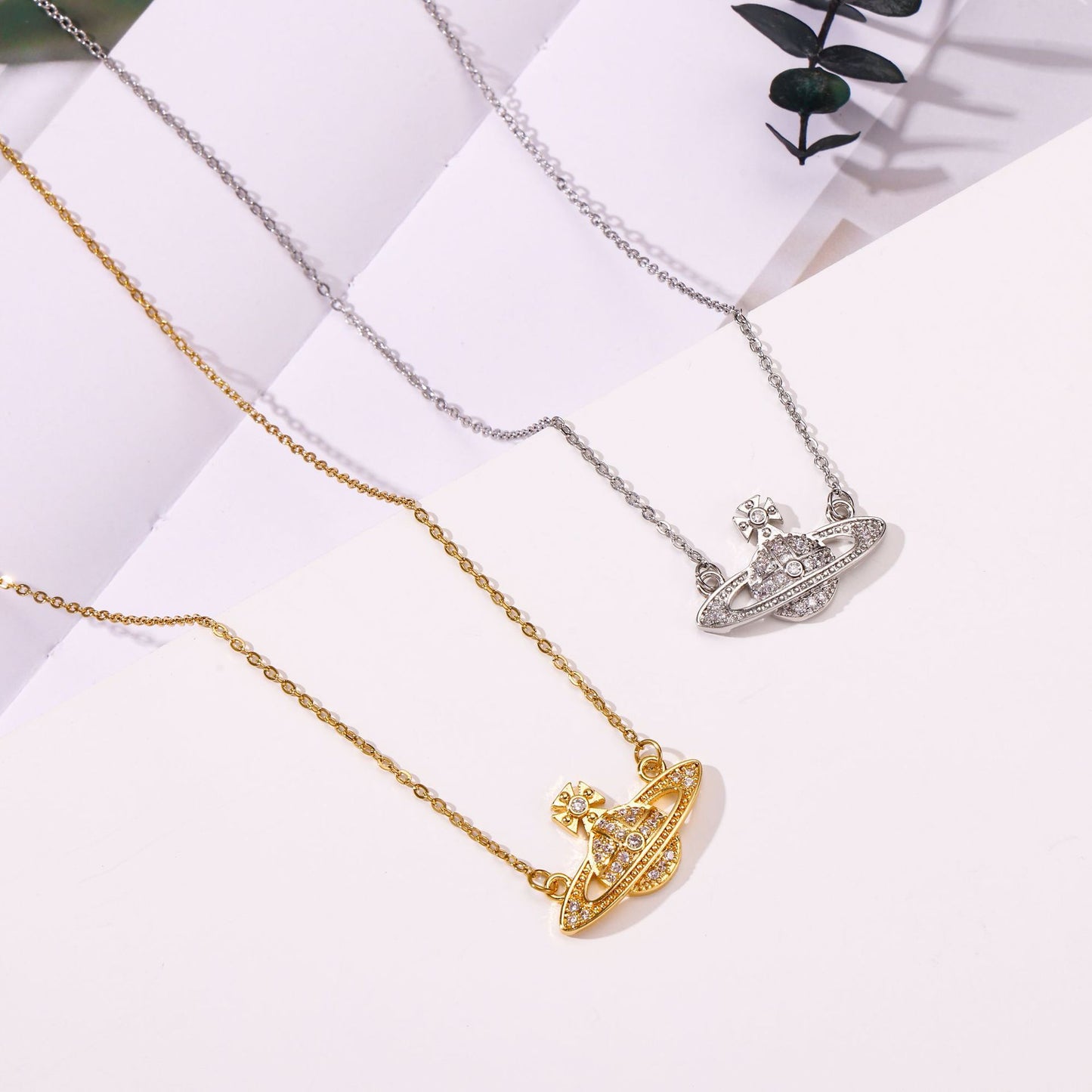 Women's Of The Queen Mother Light Luxury Pendants