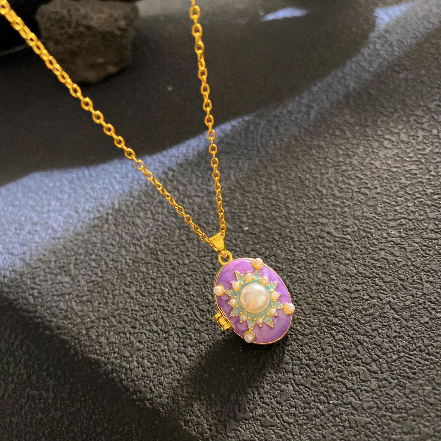 Women's Drip Glazed Box Fashion Shell Pearls Light Luxury Clavicle Pendants