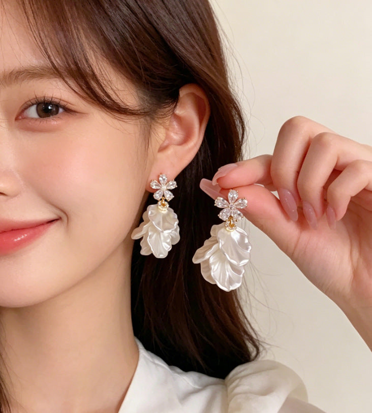 Women's Minority Design Fashionable Flower Light Luxury High-grade Temperament Earrings
