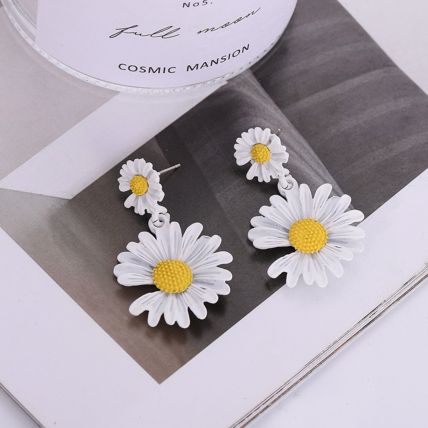 Women's Small Daisy Mori Sweet Chrysanthemum Flower Earrings