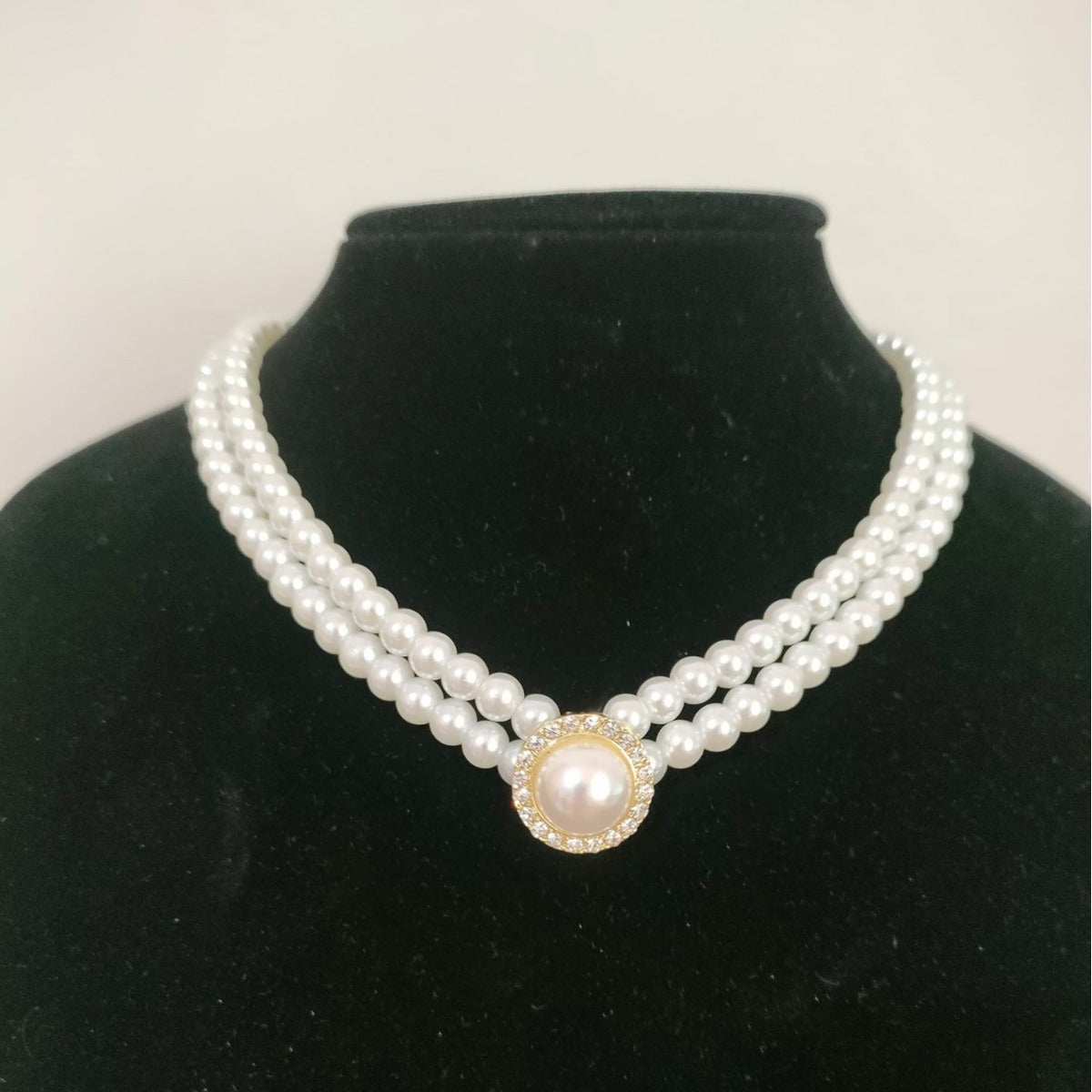 Women's Elegant Retro Pearl Temperament Wild French Style Short Clavicle Necklace