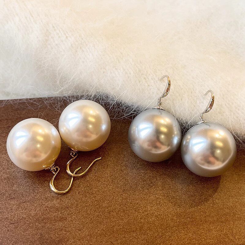 Women's French Style Large Pearl For Light Luxury Temperament High-grade Fashionable Earrings